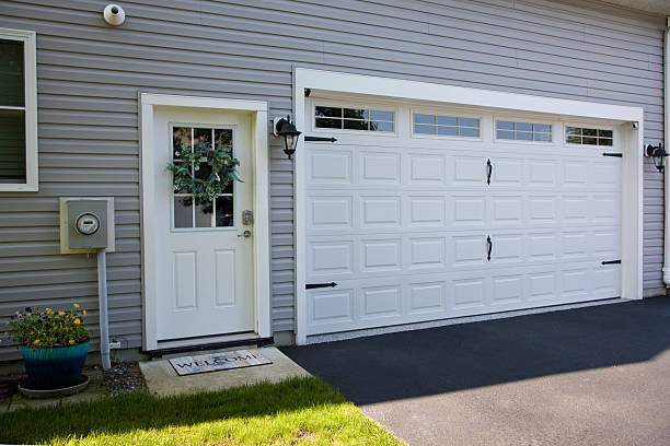 24/7 Emergency Garage Door Panel Replacement experts in Hutchison, VA